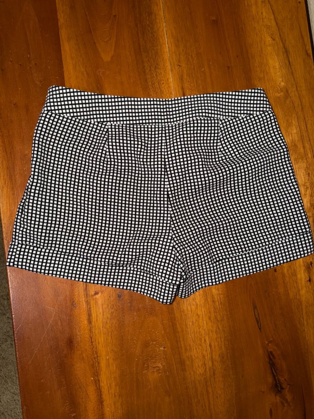 Express Black and White Grid Plaid Cuffed Dress Shorts - Size 2 - Picture 3 of 3